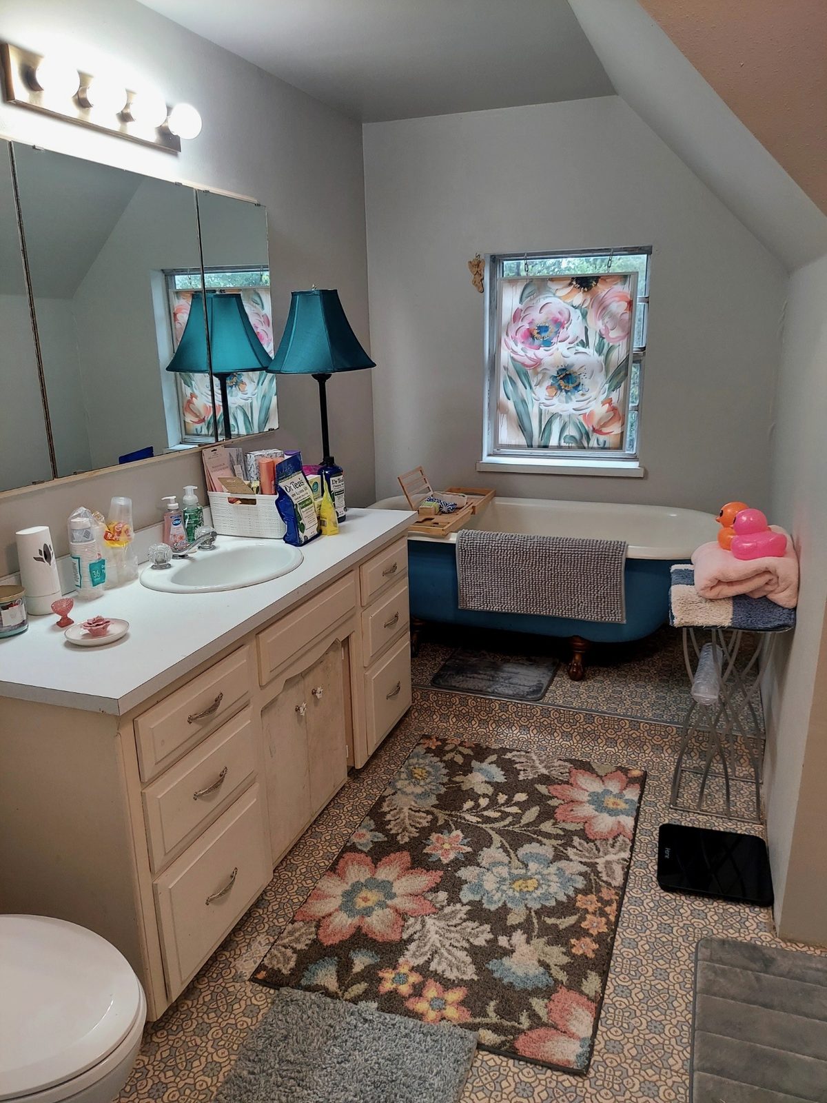 Bathroom with clawfoot tub