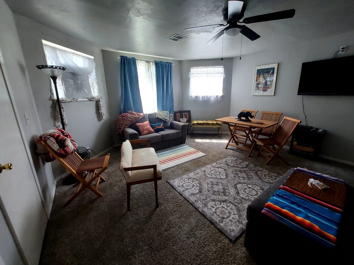 Guest suite living area